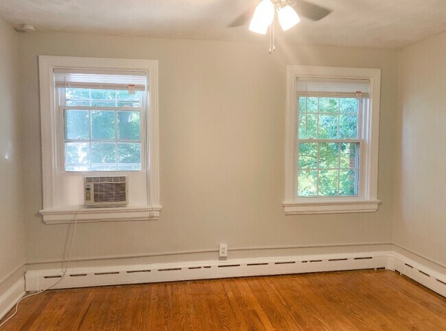 Building Photo - Randolph Community- 2 bedroom Townhouse, H...