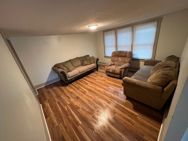 Foto del edificio - 5200 Elk River Rd N