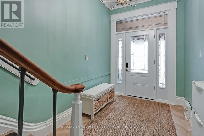 Building Photo - 87 Colbourne St