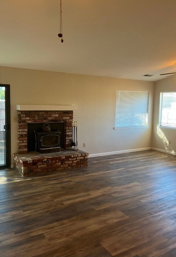Foto del edificio - 3 bedroom home in the country