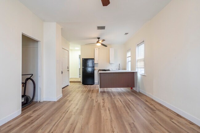 Foto del edificio - 1116 W 19th St