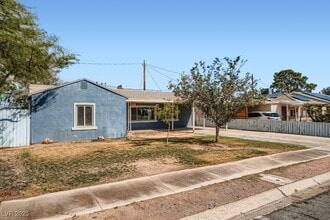 Building Photo - 571 Blackmore Dr Building Photo - 571 Blackmore Dr