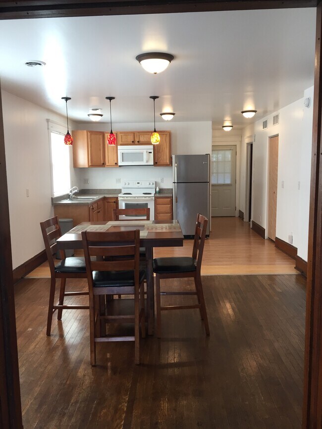 Comedor - 56 Genesee St