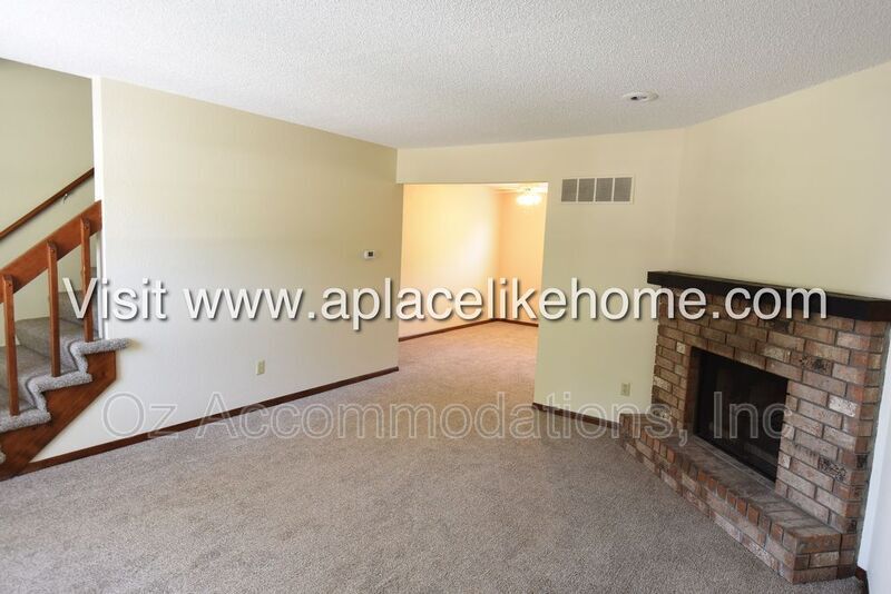418 NE Timbercreek Dr, Lee's Summit, MO 64086 Condo for Rent in Lee's