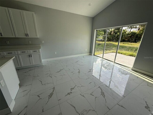 Foto del edificio - 512 Sunset Rd N
