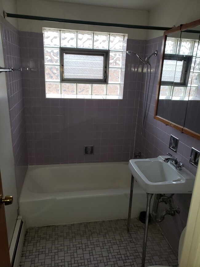 Baño - 6230 W 64th Pl