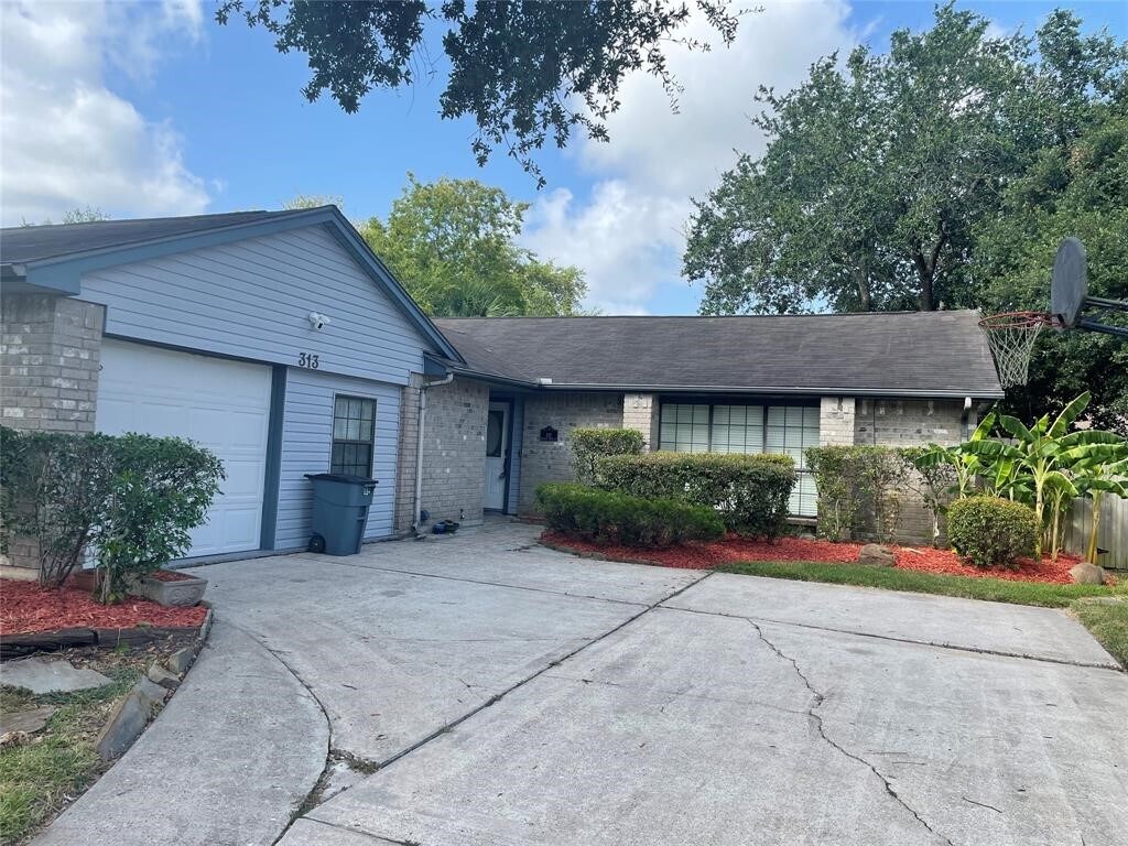 Primary Photo - 313 Meadow Wood Ct