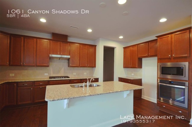 Building Photo - 1061 Canyon Shadows Ct