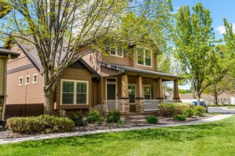 Building Photo - 994 E Winding Creek Dr