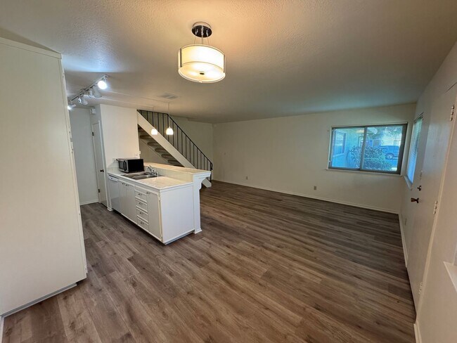 Foto del edificio - 2 Bedroom, 1 Bath in desirable neighborhood, Capitola