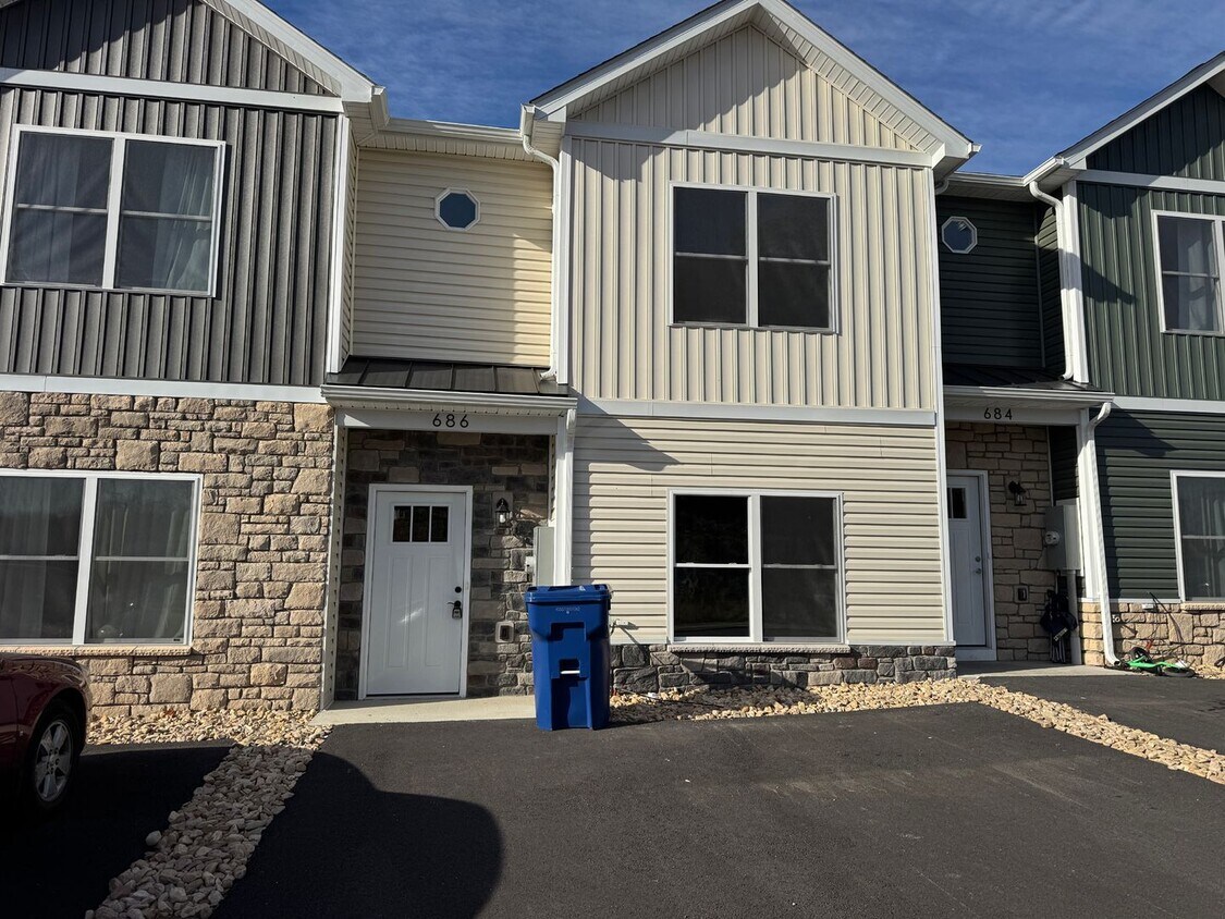 Foto principal - Brand New 3BR Townhouse