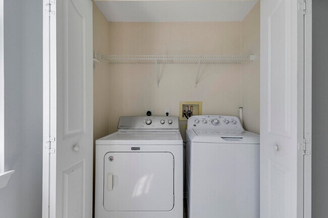 Foto del edificio - 4302 Myrtlewood Cir W