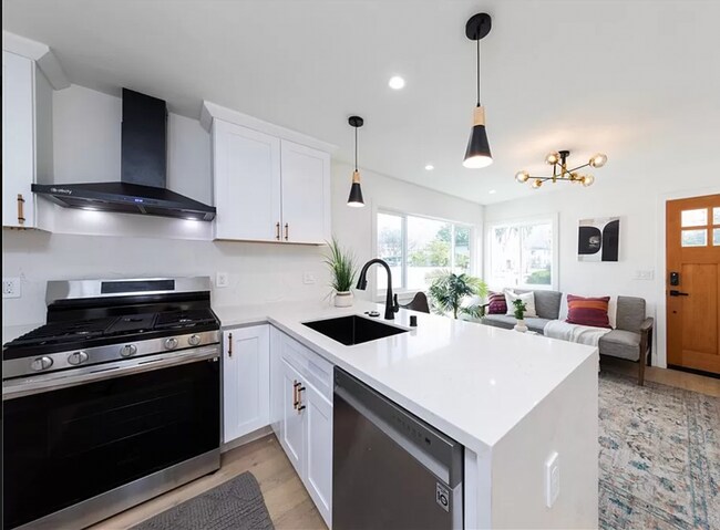Kitchen with open concept to living room - 1591 Yosemite Dr