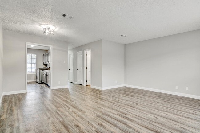 Building Photo - 6685 Lexington Dr