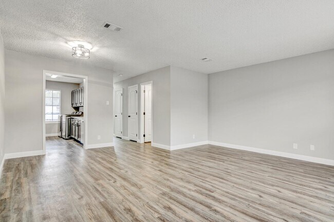 Foto del edificio - 6685 Lexington Dr