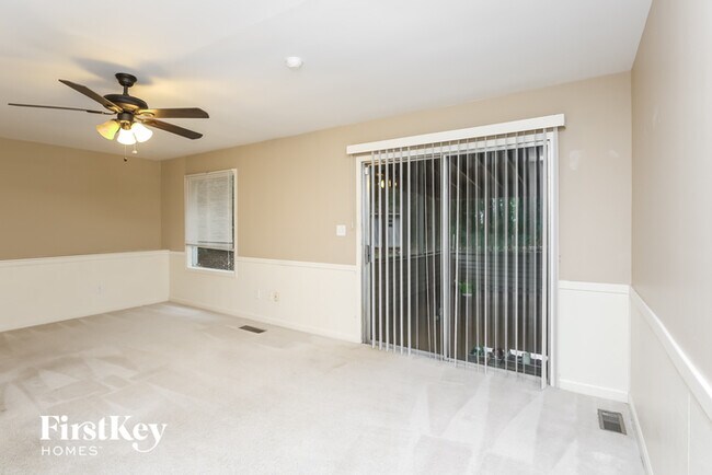 Building Photo - 240 Hollyberry Ln