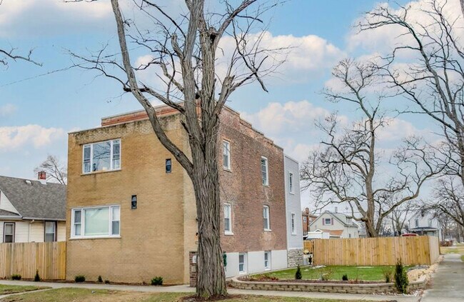 Building Photo - 15802 Woodbridge Ave