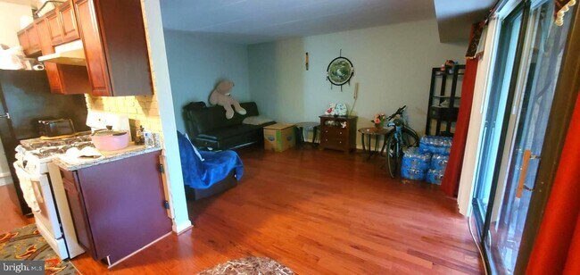 Building Photo - 2321 Freetown Ct