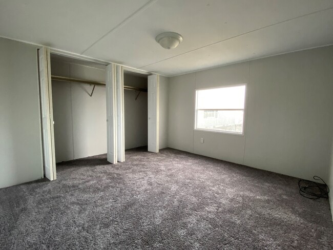 Building Photo - 127 Delta Dawn Dr