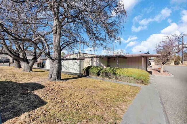 Foto del edificio - Spacious 2 Bed, 1.5 Bath Townhome Near CMU