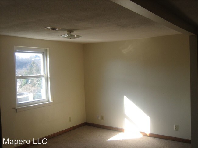 Building Photo - 874 Fairmont Rd