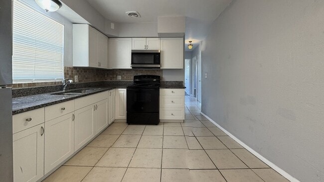 Building Photo - 3655-3629 29th Ave S