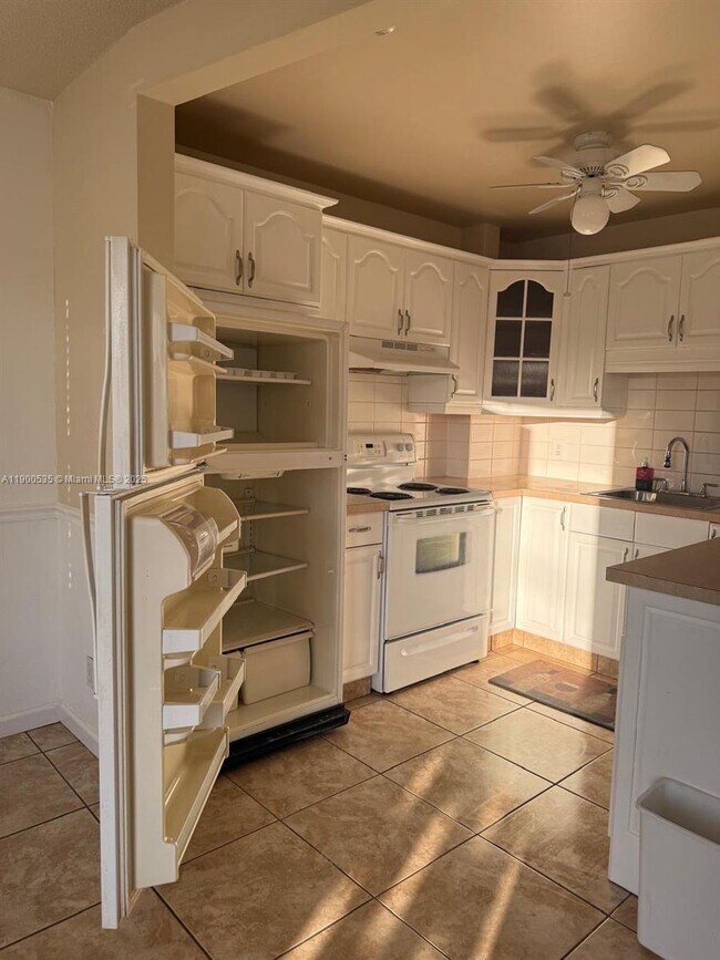 Building Photo - 22 SE 3rd Terrace