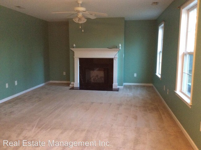 Foto del edificio - 104 Tucker Creek Ln