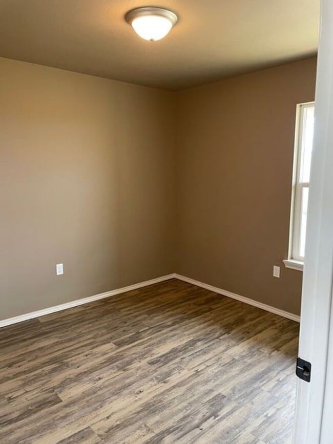 Foto del edificio - Super cute, 3 bedroom home. Outskirts of town