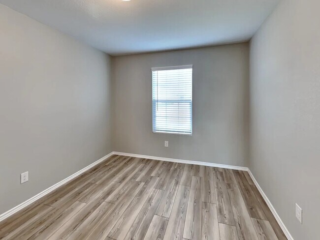 Foto del edificio - 315 E 9th St