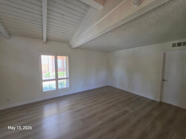 Building Photo - County Club Villas: 3 Bedroom 2 Bath Attached Townhouse