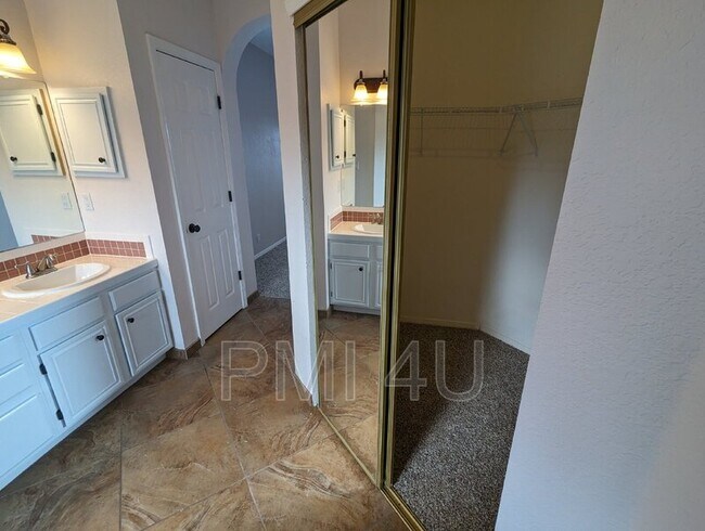 Foto del edificio - 8504 Ashton Pl NE
