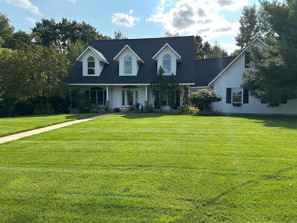 Primary Photo - 5 Bedroom home on almost 2 acres