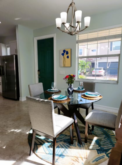 Building Photo - Beautiful FULLY FURNISHED 3 bedroom, 2.5 b...
