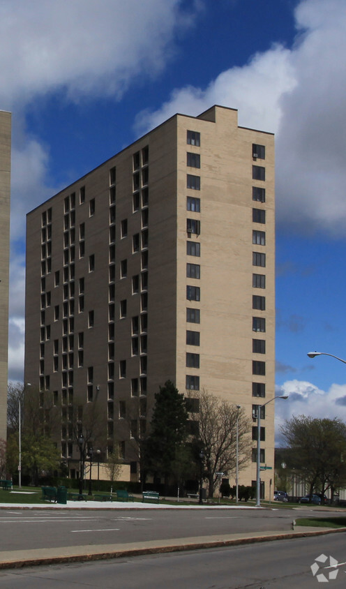 Primary Photo - Metro Plaza Apartments