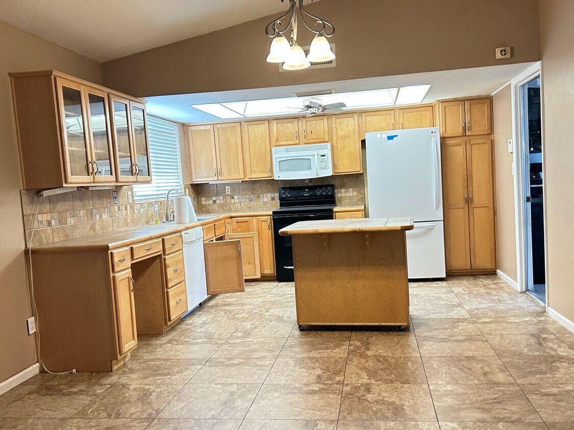 Foto del edificio - Stunning 3 Bedroom 2 Bath