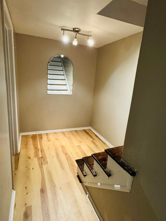 Foto del edificio - 1267 Village Ln.