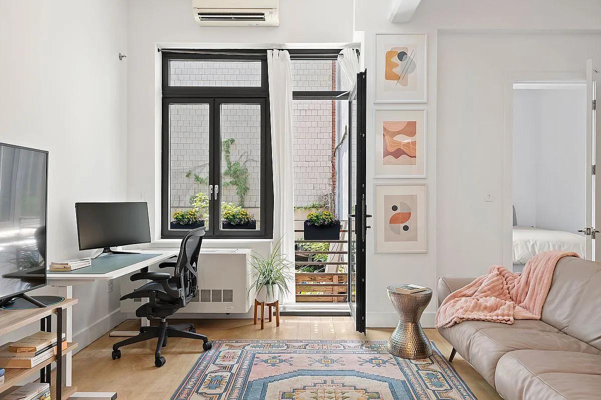 Foto principal - 242 S 1st St