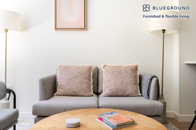 Foto del edificio - 100 Callan Ave