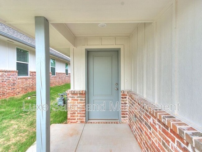 Building Photo - 3801 Franks Wy