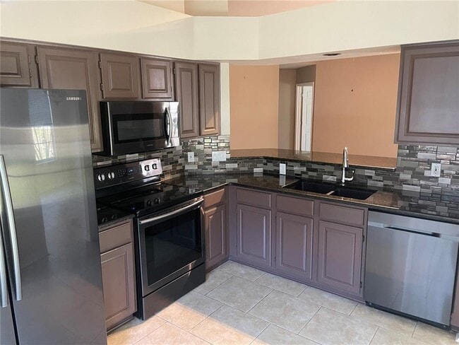 Building Photo - 7701 Carriage Homes Dr