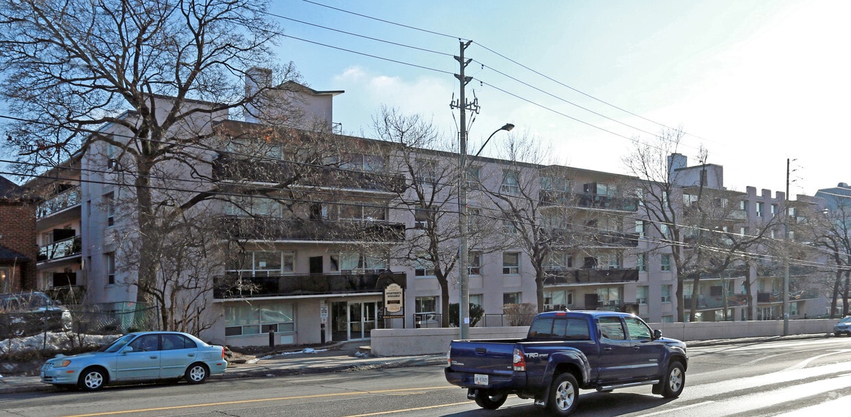 Photo du bâtiment - 1833 Bayview Ave