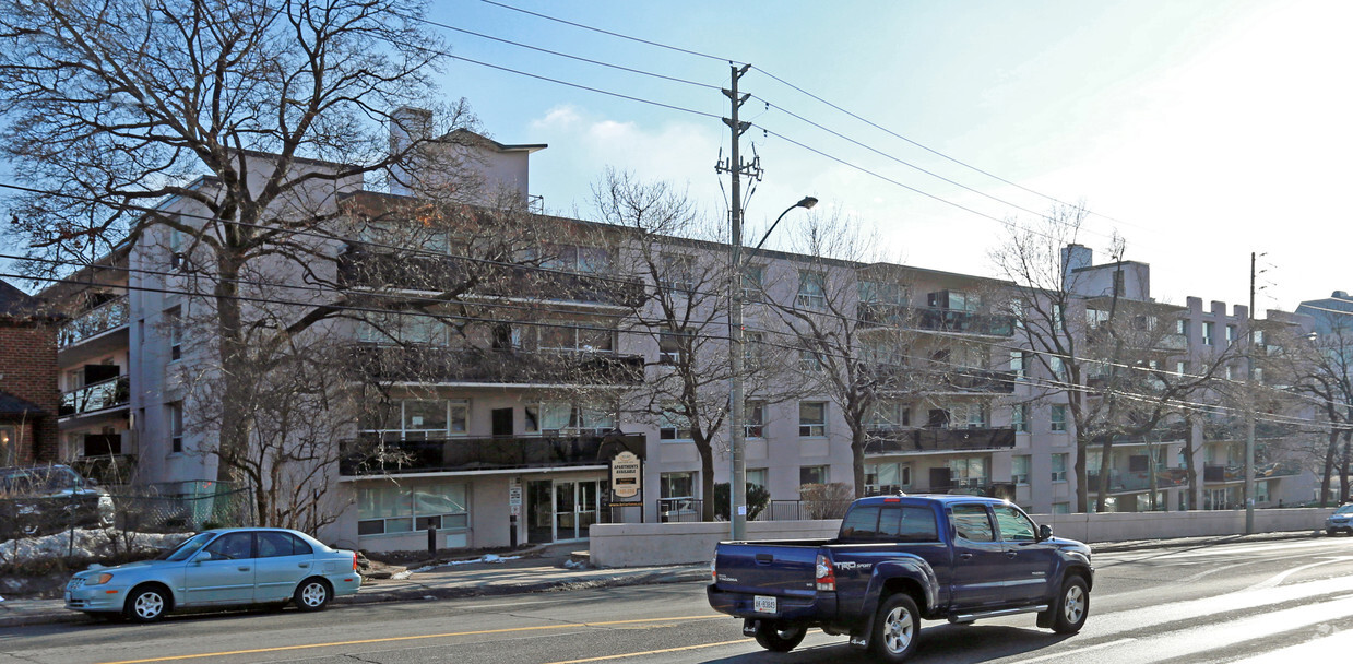 Photo du bâtiment - Clover Hill Apartments