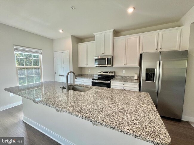 Building Photo - 9576 Fern Hollow Way