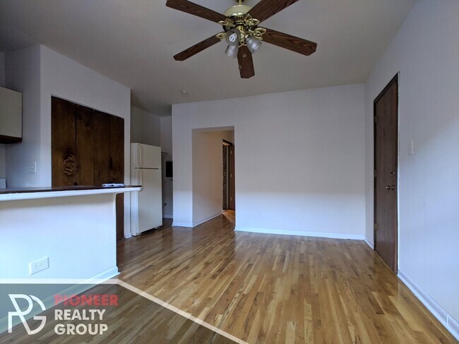 Foto del edificio - 813 W Cornelia Ave