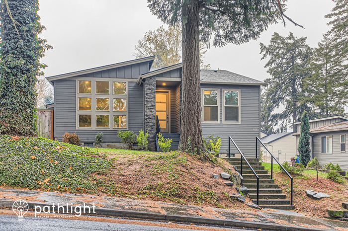 Primary Photo - 951 Northwest Towle Avenue, Gresham, OR, 9...
