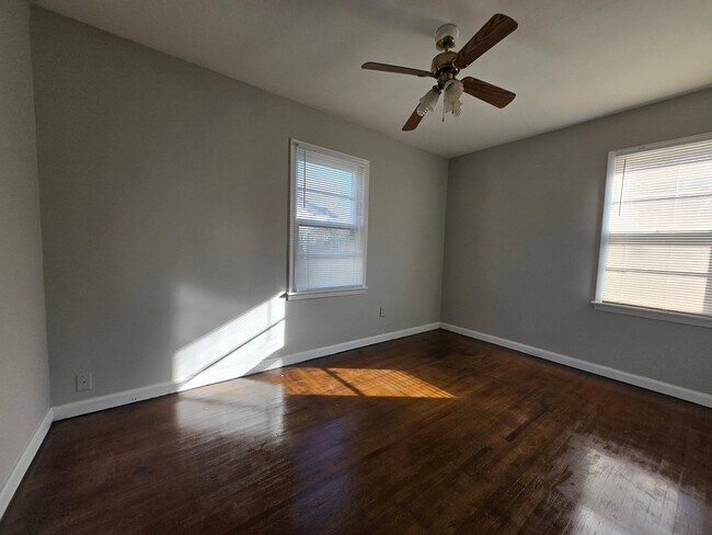 Building Photo - 964 Elizabeth Ln