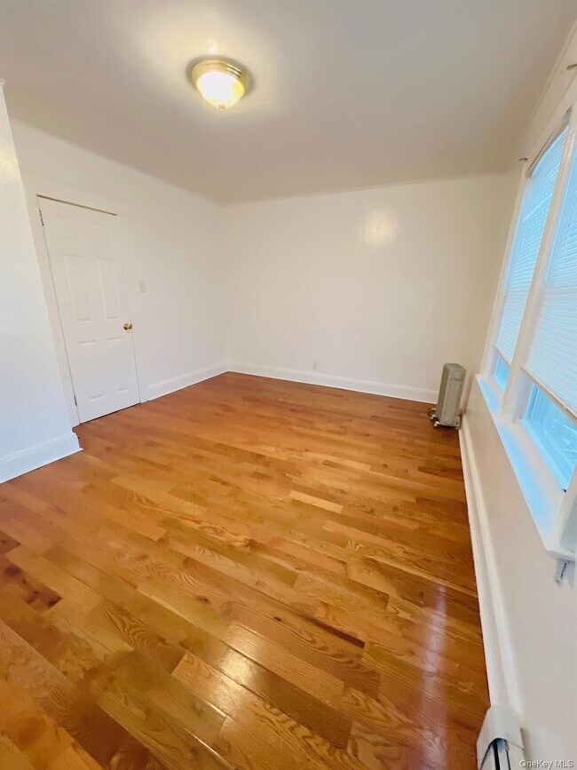 Building Photo - 71-19 Nansen St