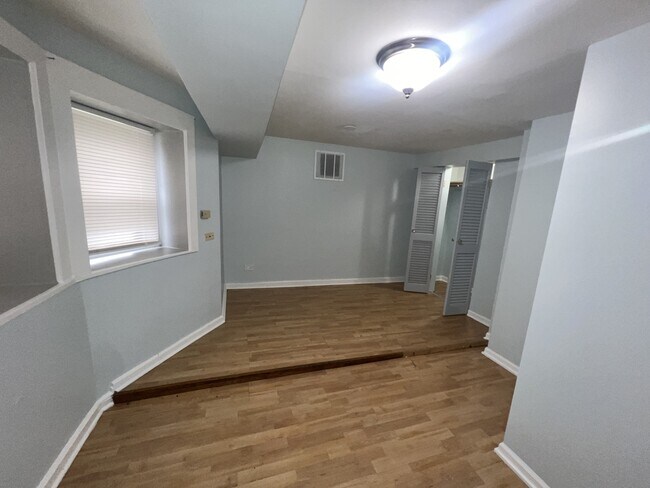 Building Photo - 2701 E 75th Pl