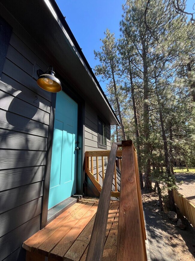 Foto del edificio - Spectacular BRAND NEW 1-bed/1-bath apartment with Mt Views! ***Utilities included!***